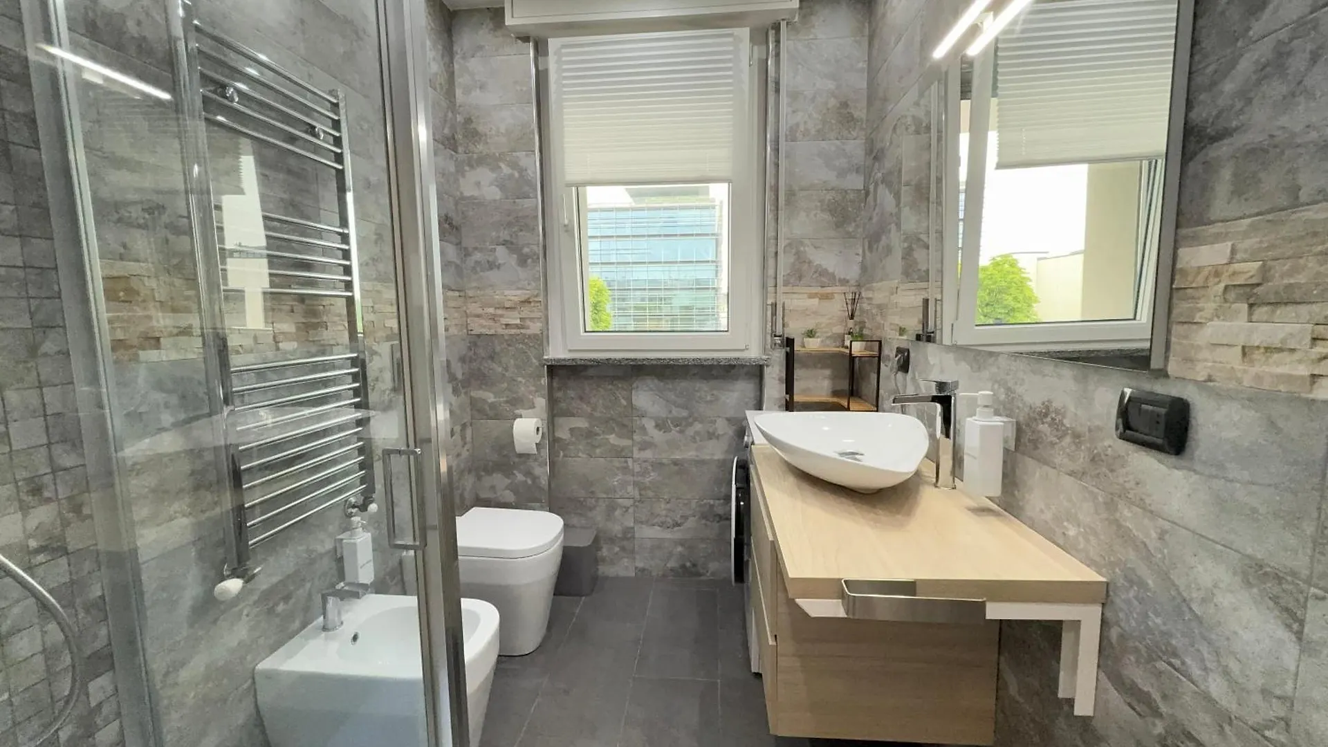 10 Minutes From Fiera Milano With Large Terrace Appartement