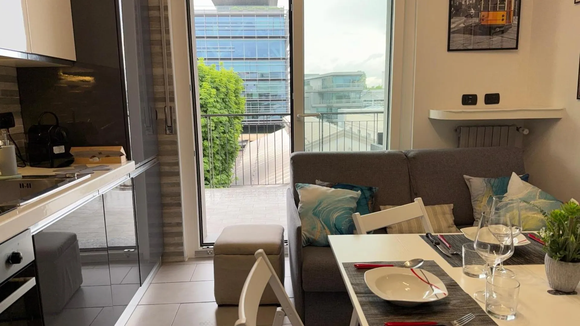 10 Minutes From Fiera Milano With Large Terrace 아파트 밀라노
