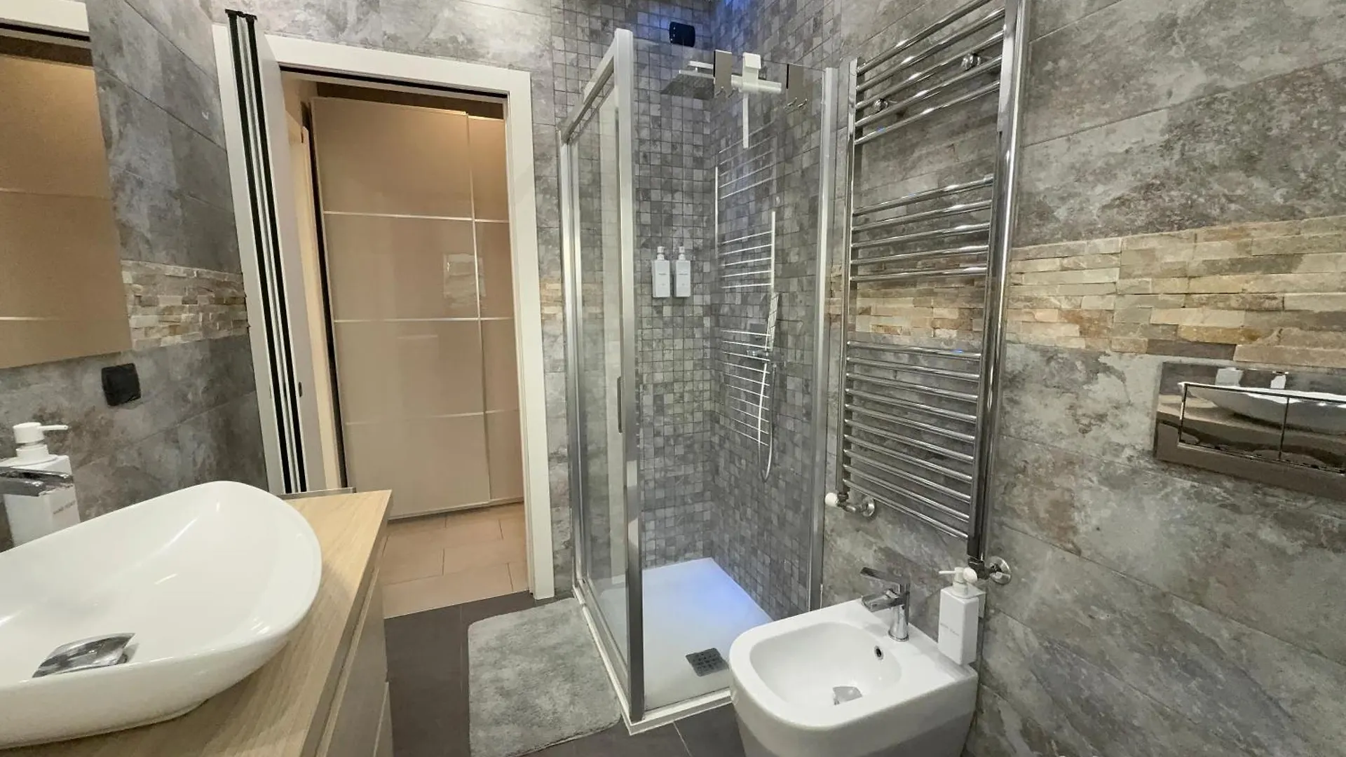 10 Minutes From Fiera Milano With Large Terrace 아파트