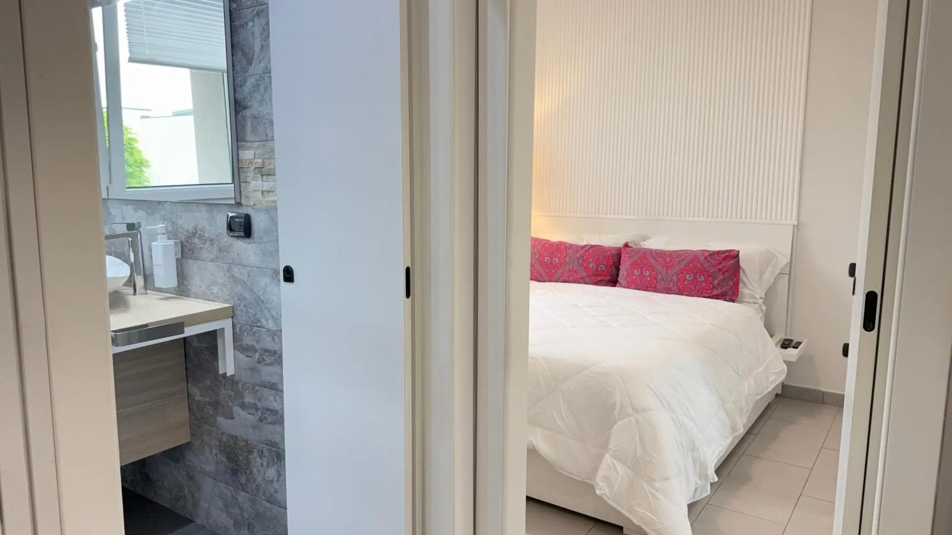 10 Minutes From Fiera Milano With Large Terrace 아파트